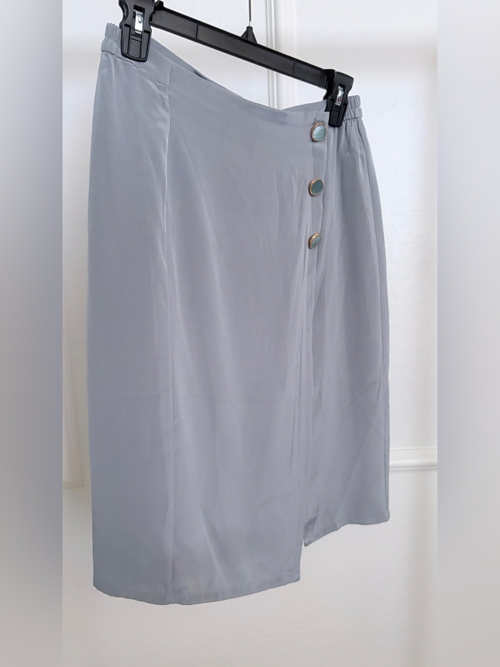 NOWT 100% silk Gray Button-Front Midi Skirt - Size M (Fits 6-8)